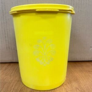 Vintage Tupperware Yellow Canister Container w‎ Lid Retro Kitchen Storage USA